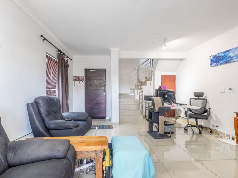 Villa Bella complex townhouse, 3beds, 2 baths, single garage in a secure complex in Parklands! - Photo 5