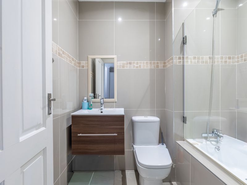 Villa Bella complex townhouse, 3beds, 2 baths, single garage in a secure complex in Parklands! - Photo 10