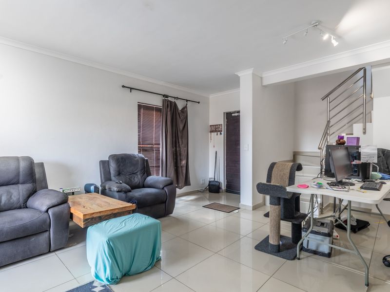 Villa Bella complex townhouse, 3beds, 2 baths, single garage in a secure complex in Parklands! - Photo 8