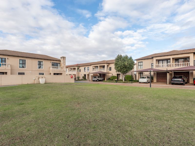 Villa Bella complex townhouse, 3beds, 2 baths, single garage in a secure complex in Parklands! - Photo 2