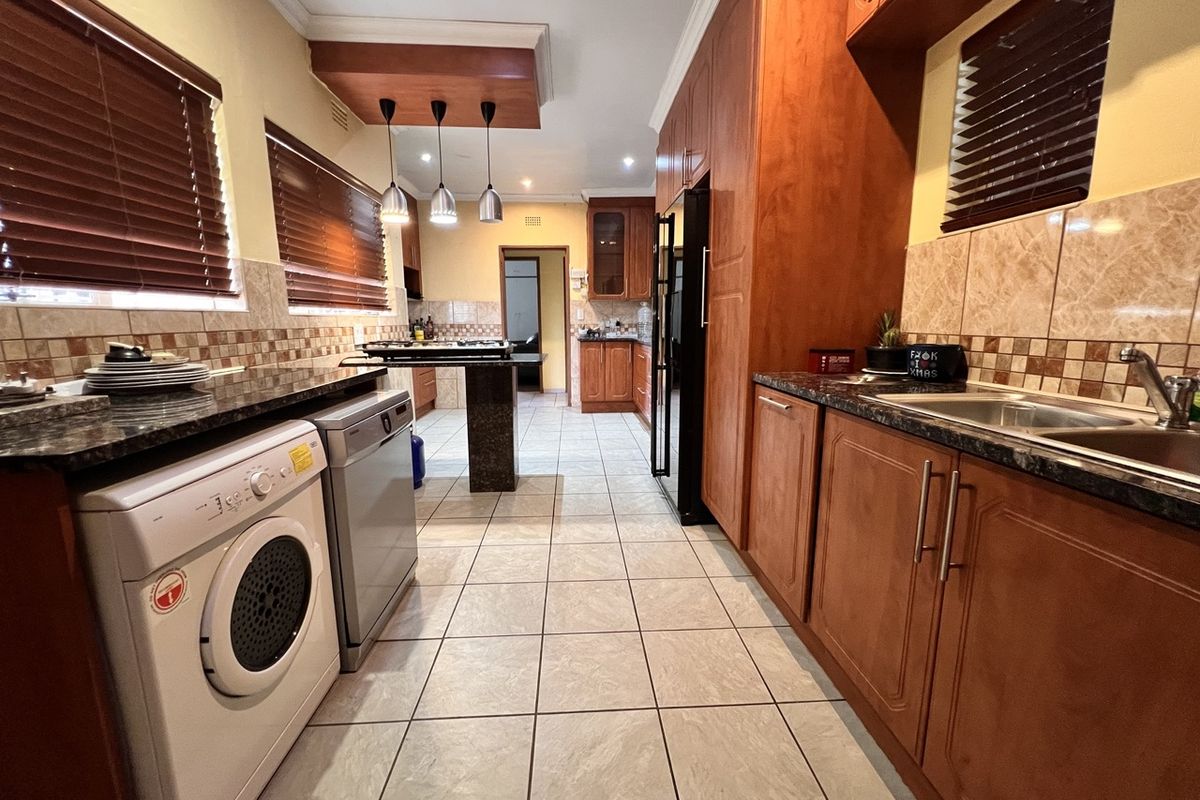 Move-In Ready Family Home with Space, Style & Leisure Appeal - Photo 3