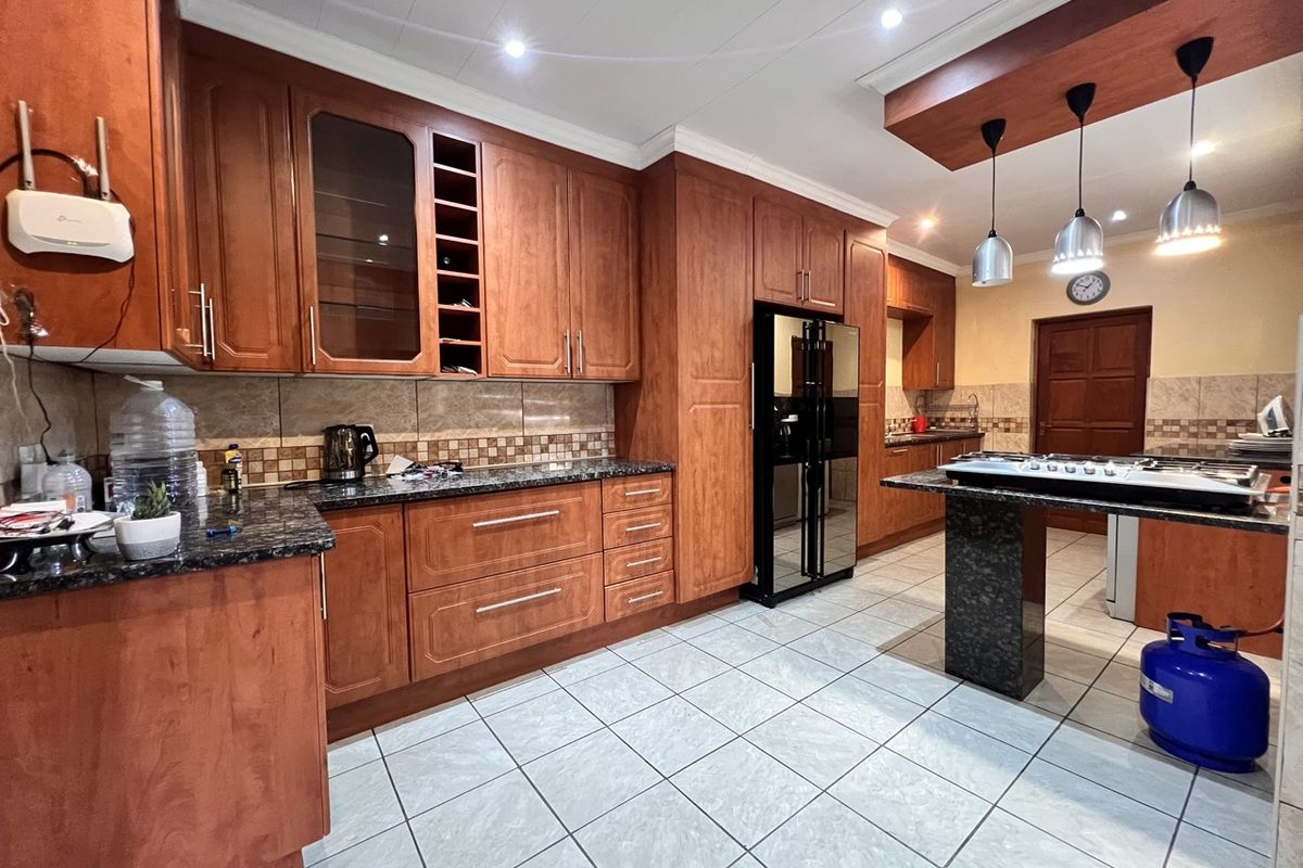 Move-In Ready Family Home with Space, Style & Leisure Appeal - Photo 2