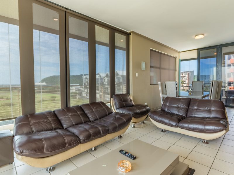 Luxury 3-Bedroom Apartment with 270° Ocean & Harbour Views – Fully Furnished - Photo 9