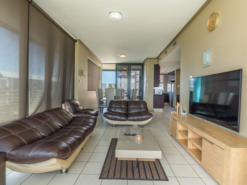 Luxury 3-Bedroom Apartment with 270° Ocean & Harbour Views – Fully Furnished - Photo 8