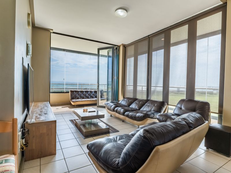 Luxury 3-Bedroom Apartment with 270° Ocean & Harbour Views – Fully Furnished - Photo 7