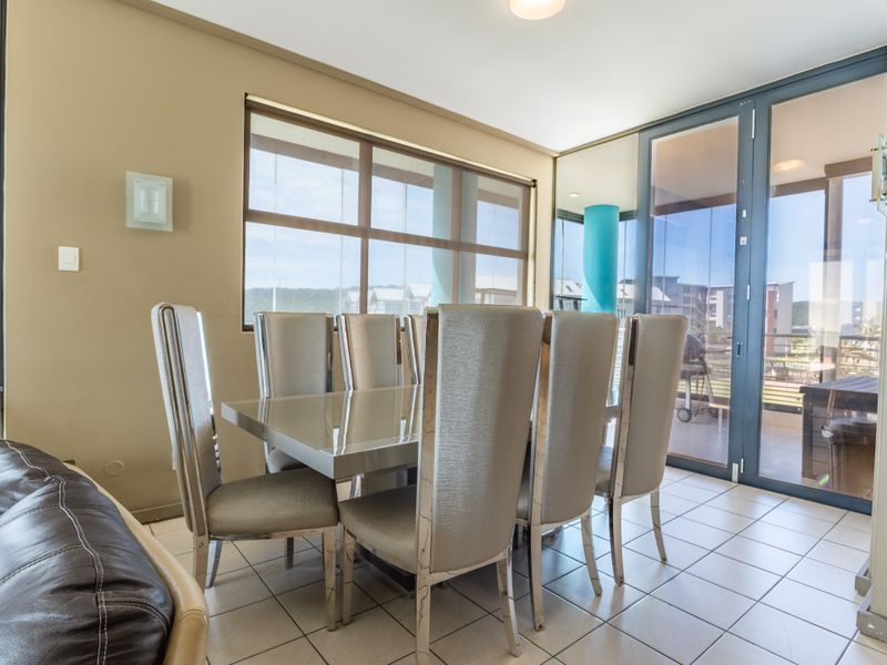 Luxury 3-Bedroom Apartment with 270° Ocean & Harbour Views – Fully Furnished - Photo 6