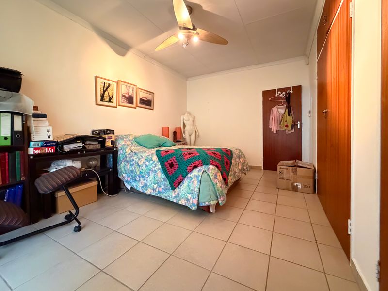 Spacious Family Retreat with Garden, Flatlet and Workshop in Garsfontein - Photo 9