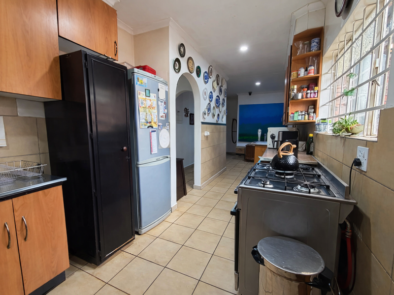 Spacious Family Retreat with Garden, Flatlet and Workshop in Garsfontein - Photo 8