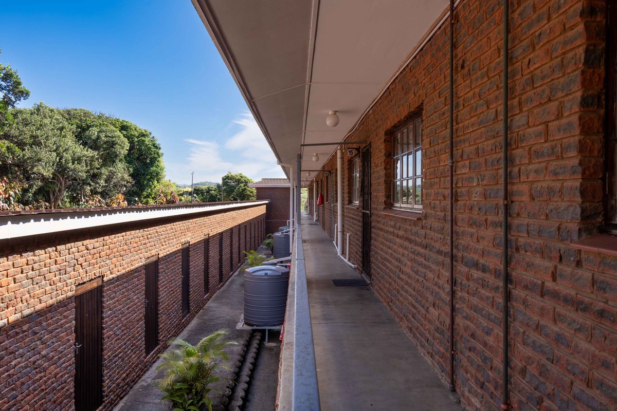 2-bedroom Apartment On Auction in Scottburgh Central - Photo 3