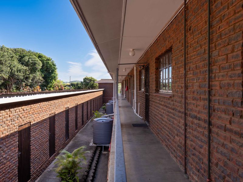 2-bedroom Apartment On Auction in Scottburgh Central - Photo 3