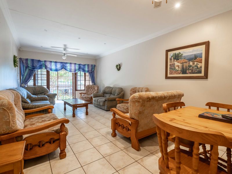 2-bedroom Apartment On Auction in Scottburgh Central - Photo 8
