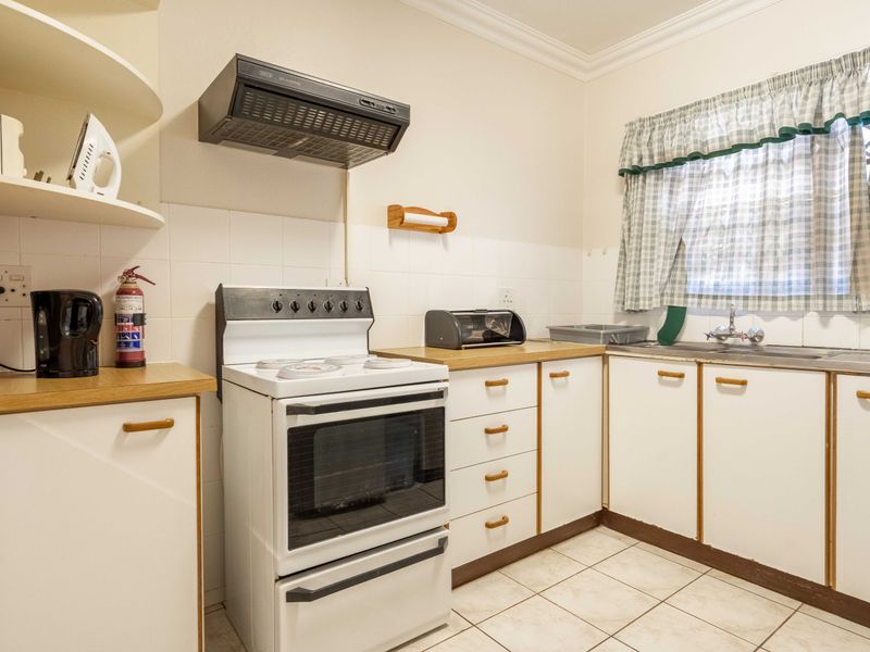 2-bedroom Apartment On Auction in Scottburgh Central - Photo 6