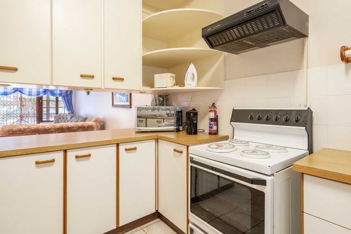 2-bedroom Apartment On Auction in Scottburgh Central - Photo 5