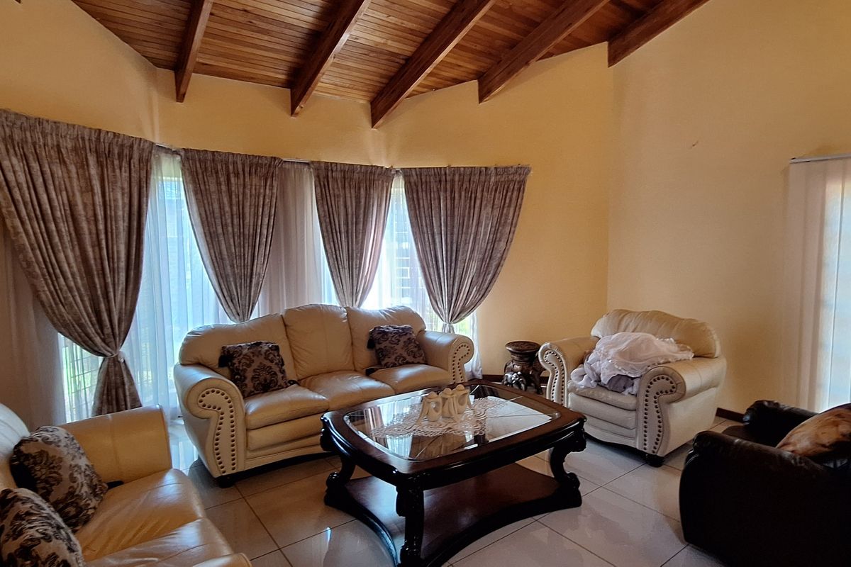 Stunning family home!!!!! - Photo 4