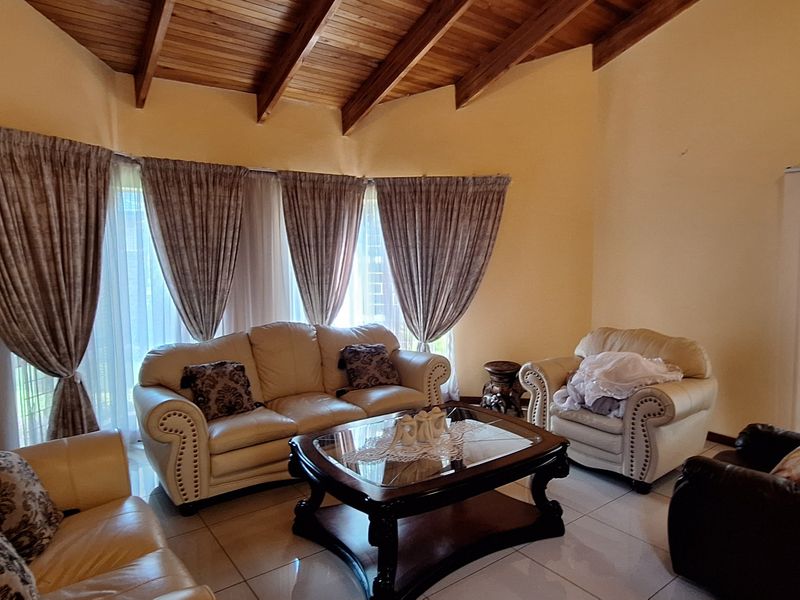 Stunning family home!!!!! - Photo 4