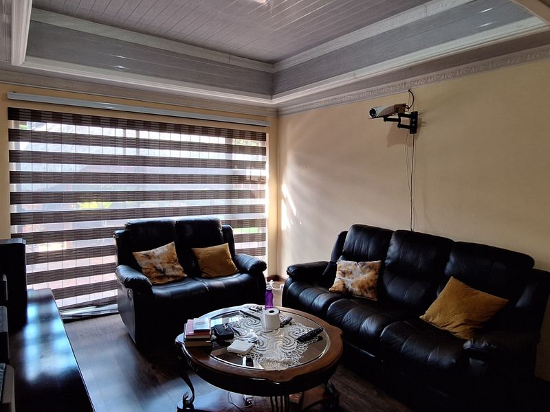 Stunning family home!!!!! - Photo 7