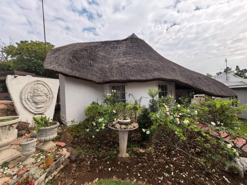 Cosy cottage in secure complex - Photo 4
