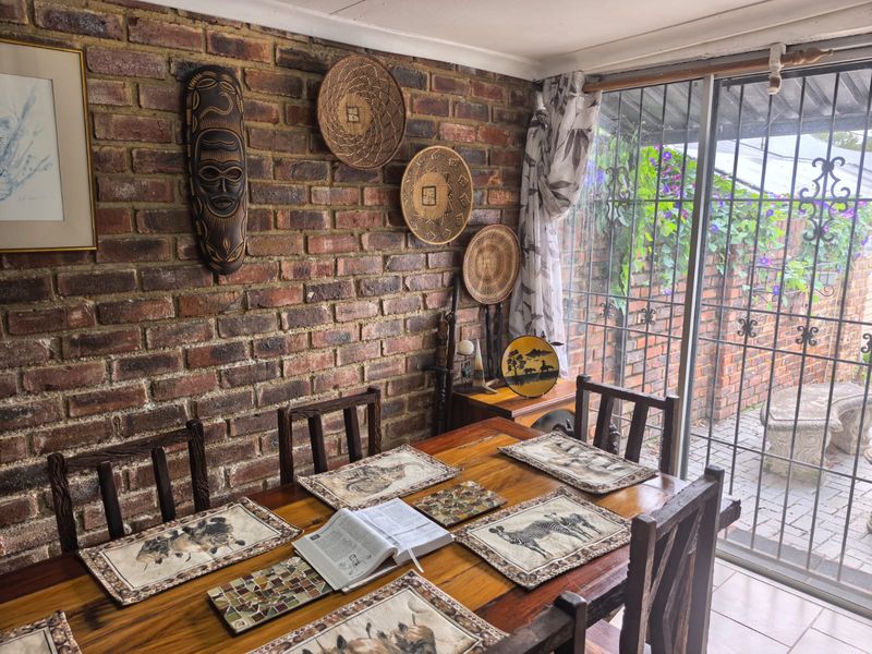 Cosy cottage in secure complex - Photo 8