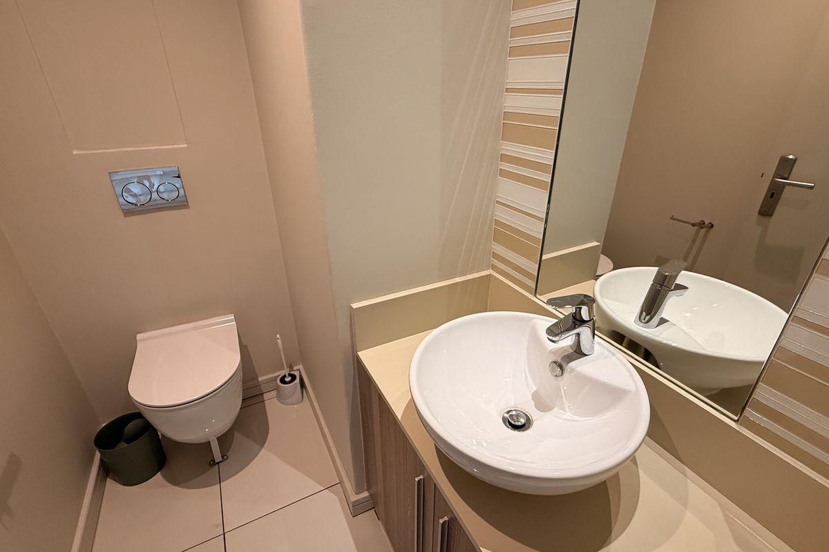 Elevate your lifestyle in the heart of Rosebank - Photo 4