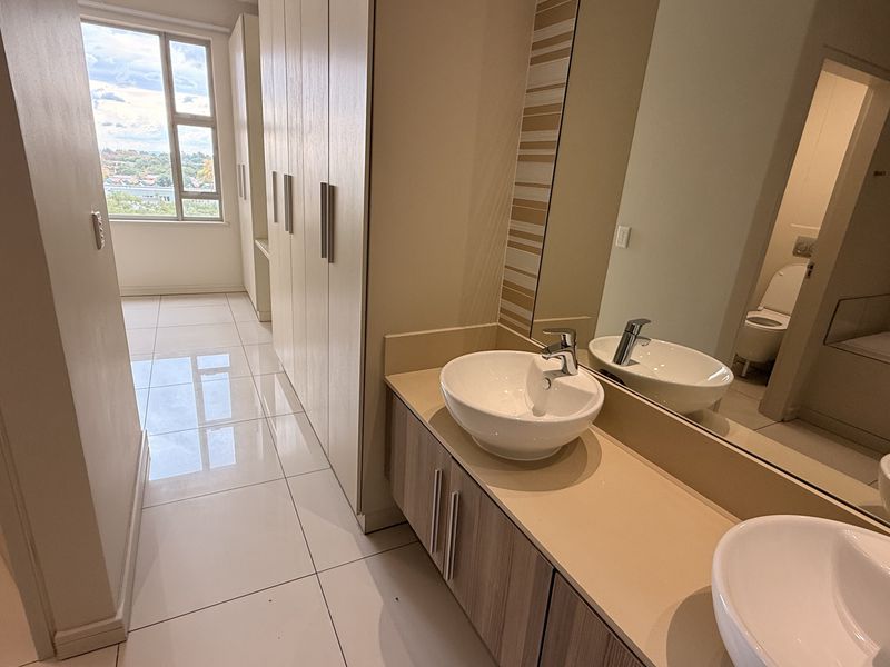 Elevate your lifestyle in the heart of Rosebank - Photo 5