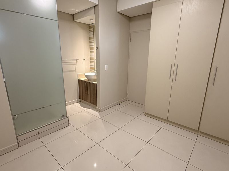 Elevate your lifestyle in the heart of Rosebank - Photo 10