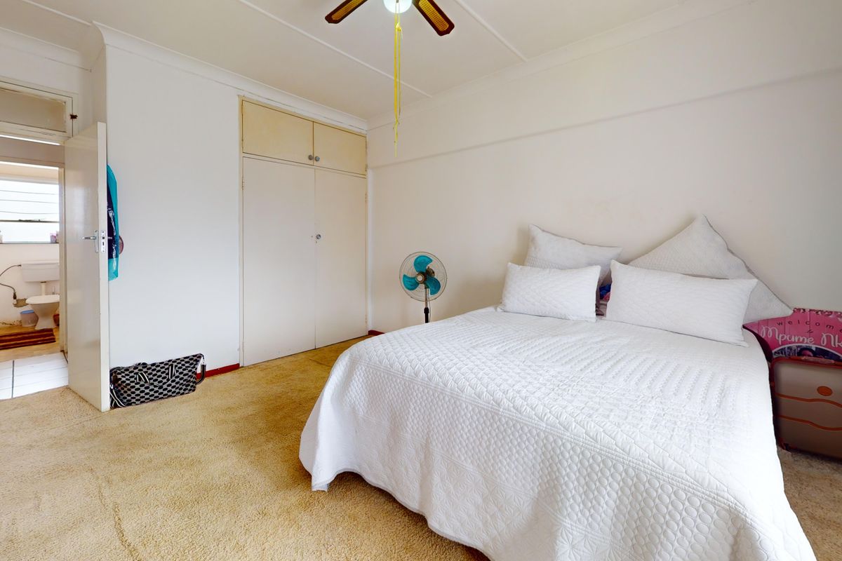 Light Filled 2 Bedroom Apartment with Balcony and Parkside Setting - Photo 4