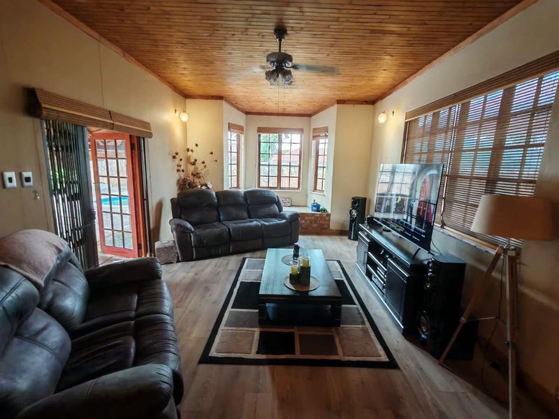 Immaculate family home with excellent entertainment appeal for Sale in Vaalpark - Photo 6