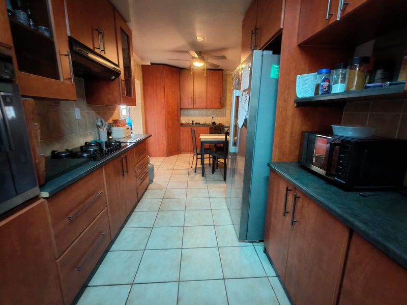 Immaculate family home with excellent entertainment appeal for Sale in Vaalpark - Photo 3