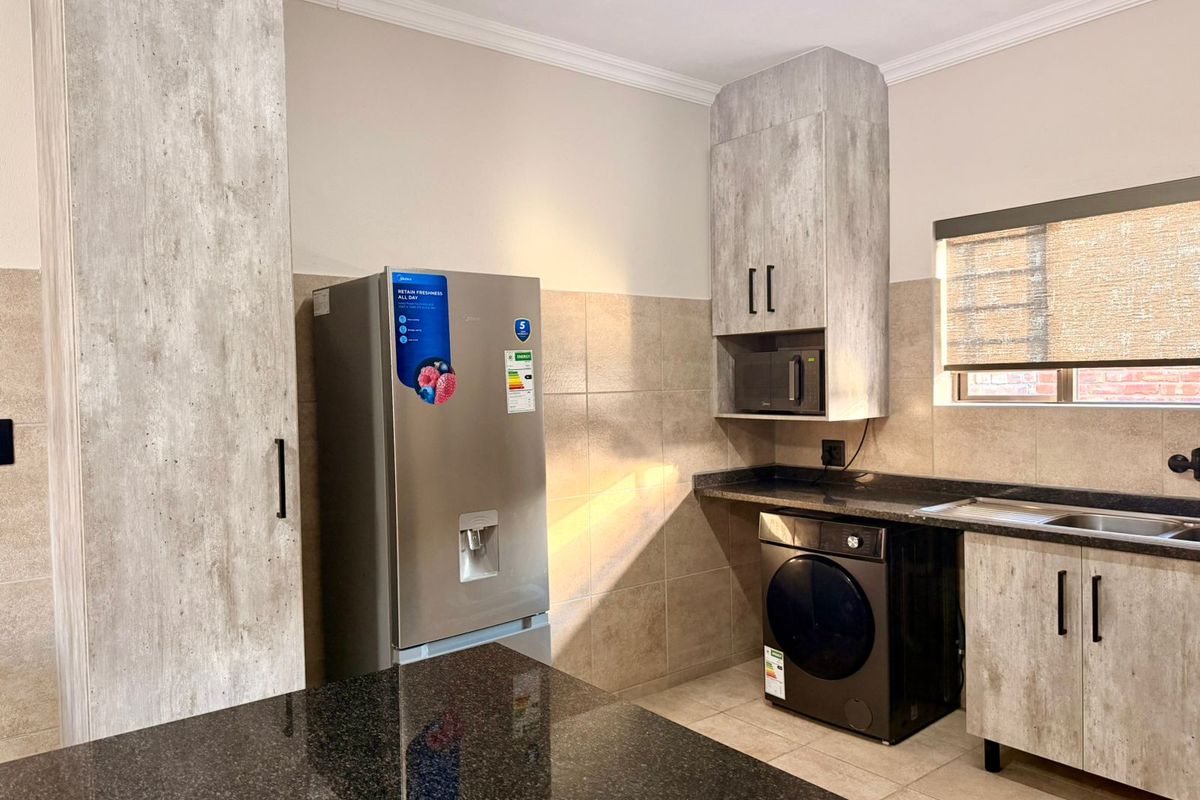 Beautiful newly built duplex townhouse - Photo 3