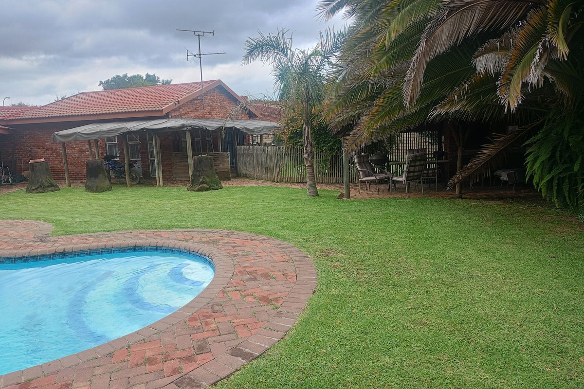 Your Perfect Family Upgrade: Space, Comfort & a Stunning Pool - Photo 3