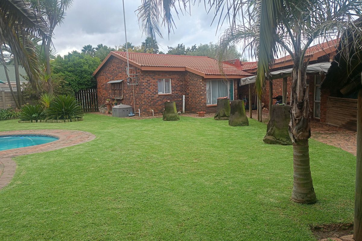 Your Perfect Family Upgrade: Space, Comfort & a Stunning Pool - Photo 4