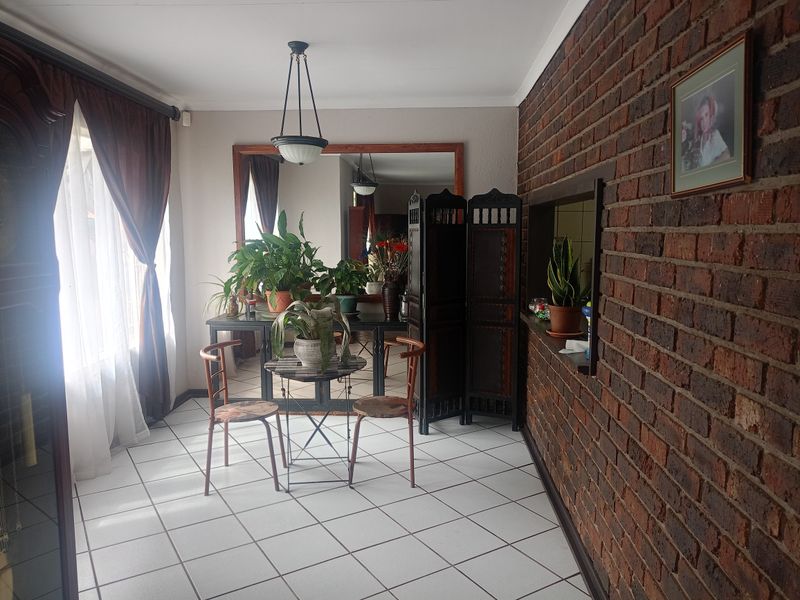 Your Perfect Family Upgrade: Space, Comfort & a Stunning Pool - Photo 10