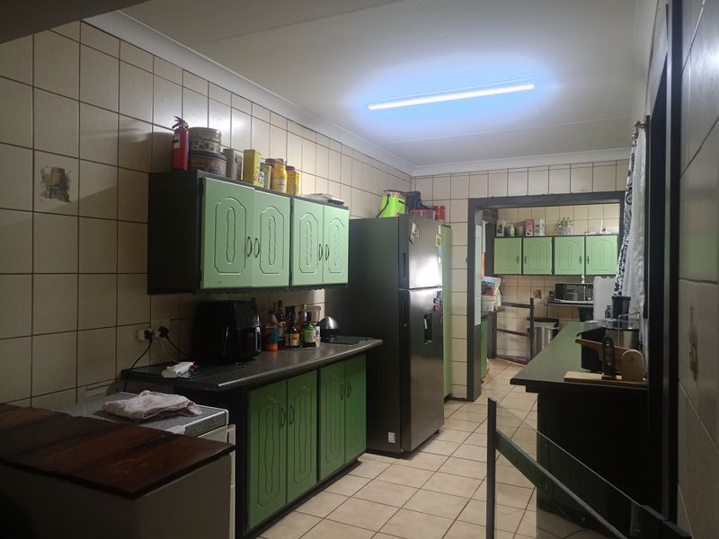 Your Perfect Family Upgrade: Space, Comfort & a Stunning Pool - Photo 9