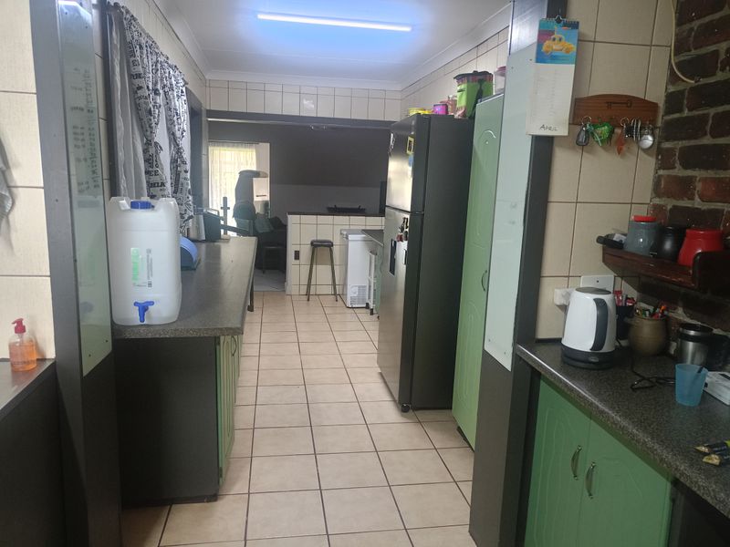 Your Perfect Family Upgrade: Space, Comfort & a Stunning Pool - Photo 8