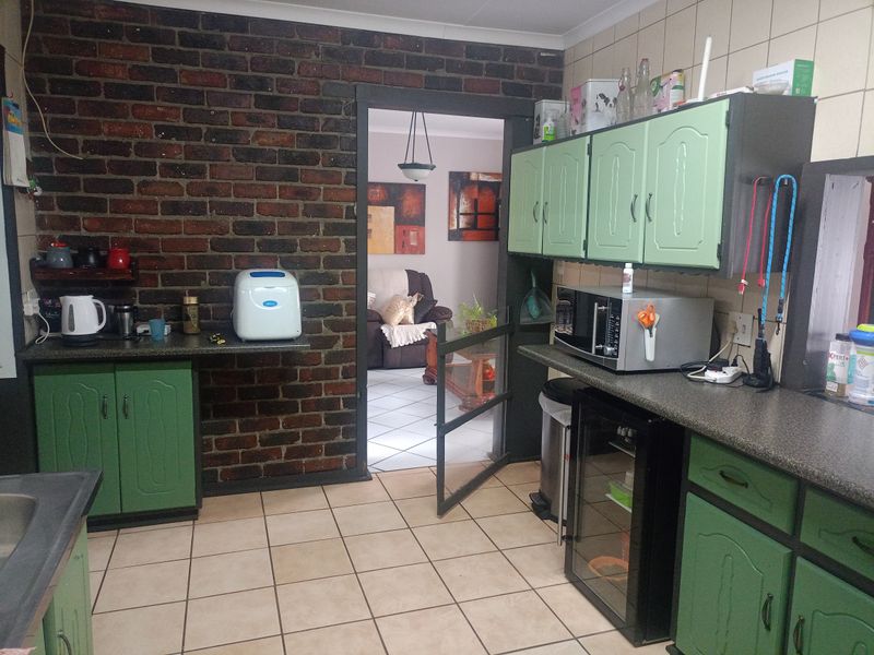 Your Perfect Family Upgrade: Space, Comfort & a Stunning Pool - Photo 7