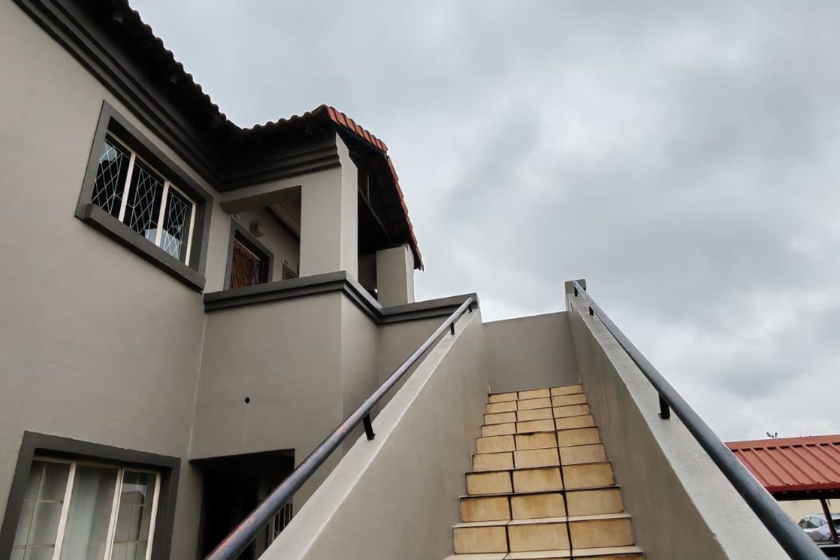 Charming 3-Bedroom Townhouse in Country View, Midrand – Your Dream Home Awaits! - Photo 4