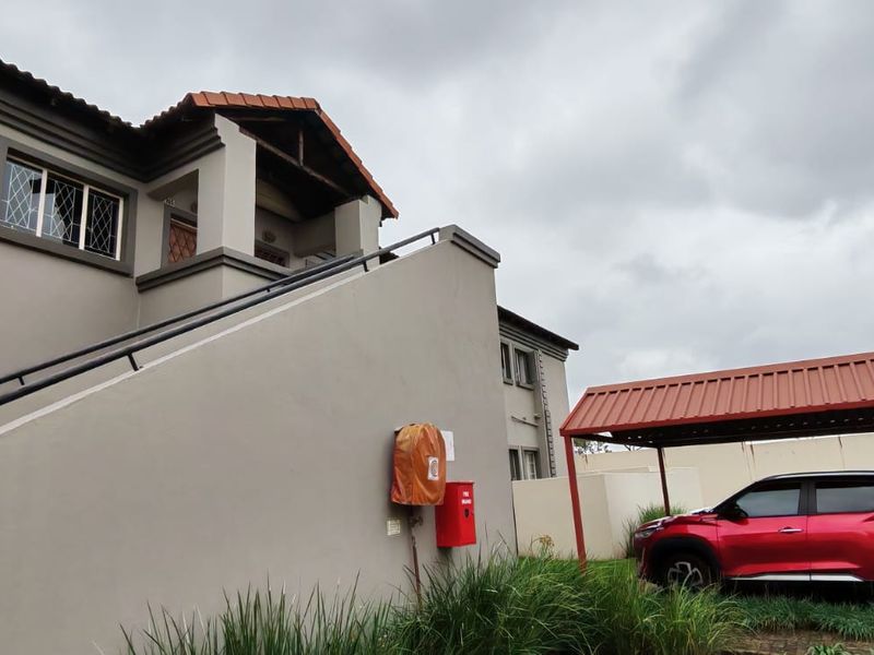 Charming 3-Bedroom Townhouse in Country View, Midrand – Your Dream Home Awaits! - Photo 3