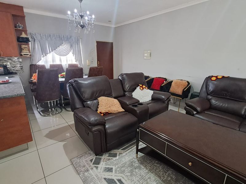 Charming 3-Bedroom Townhouse in Country View, Midrand – Your Dream Home Awaits! - Photo 10