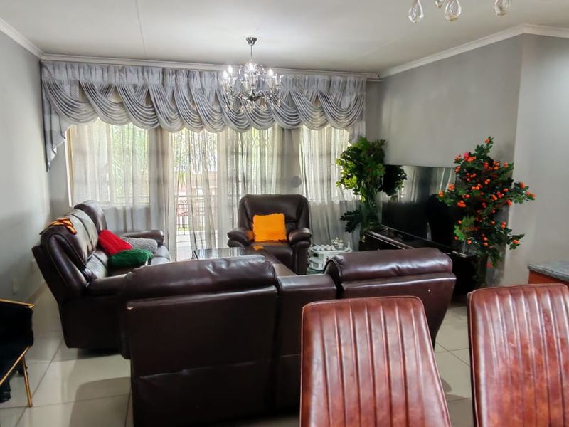 Charming 3-Bedroom Townhouse in Country View, Midrand – Your Dream Home Awaits! - Photo 9