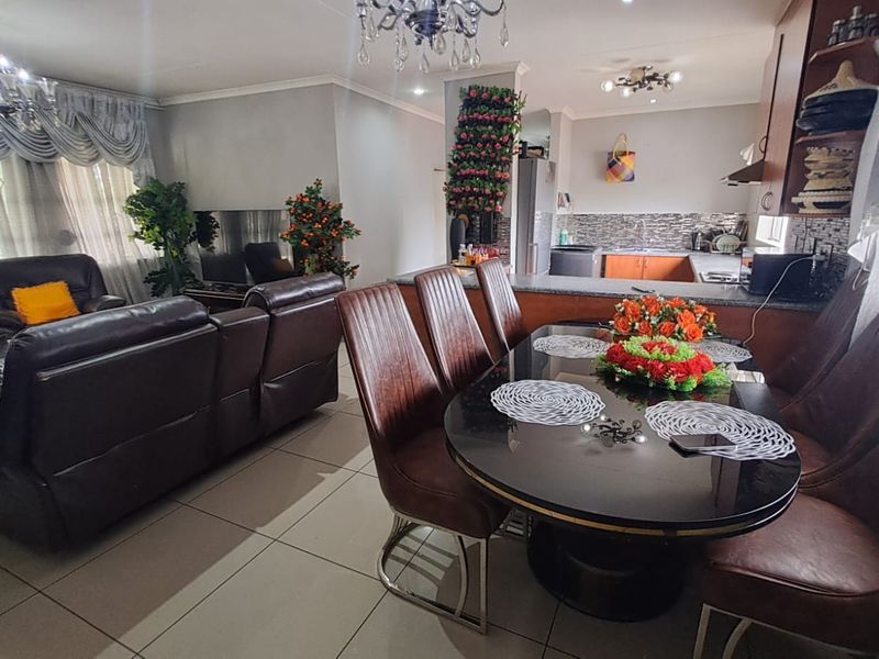 Charming 3-Bedroom Townhouse in Country View, Midrand – Your Dream Home Awaits! - Photo 6