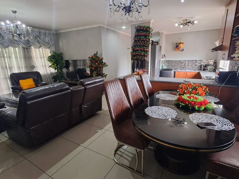 Charming 3-Bedroom Townhouse in Country View, Midrand – Your Dream Home Awaits! - Photo 5