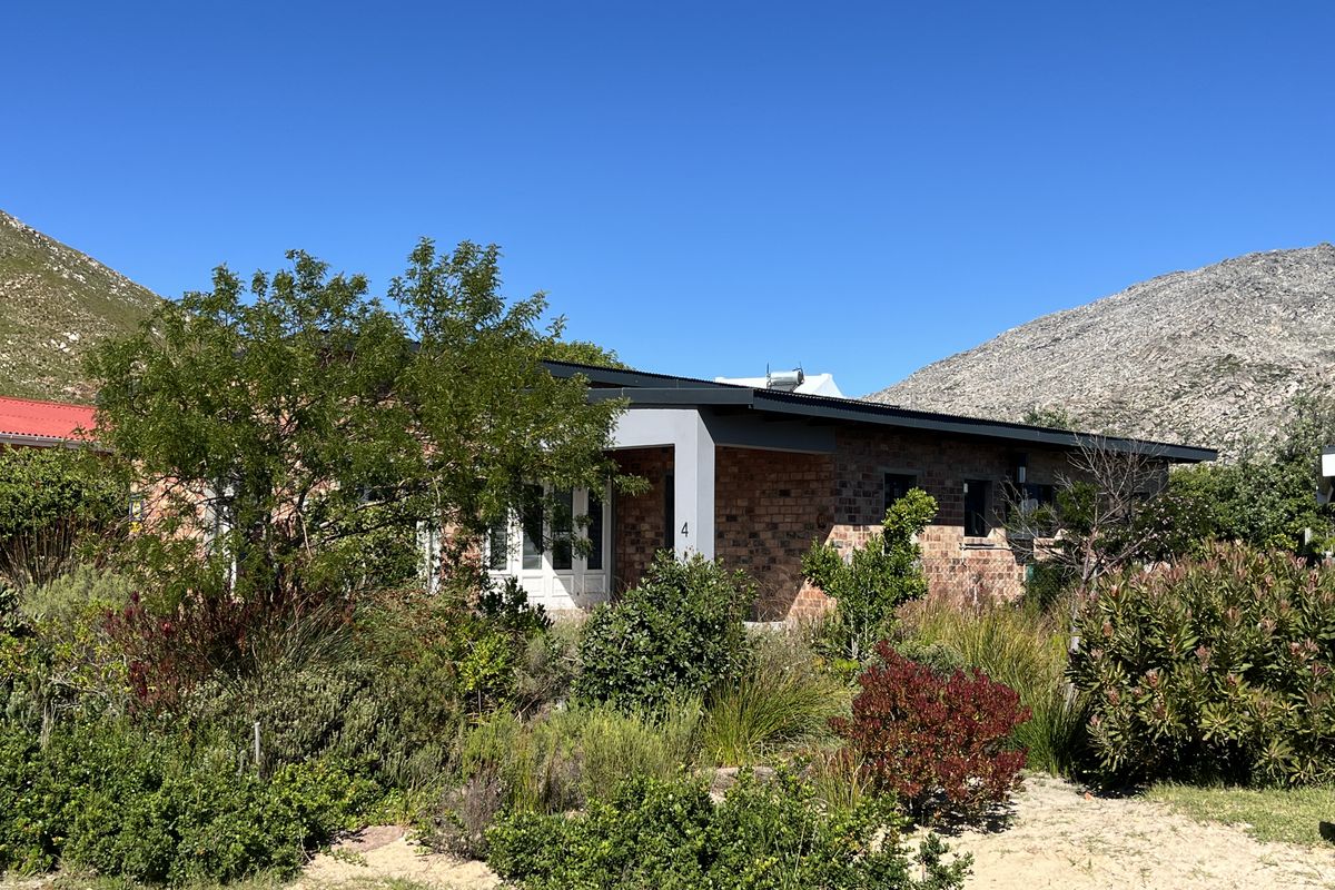 Coastal Charm Meets Tranquil Living – No. 4 Janet Road, Pringle Bay - Photo 2