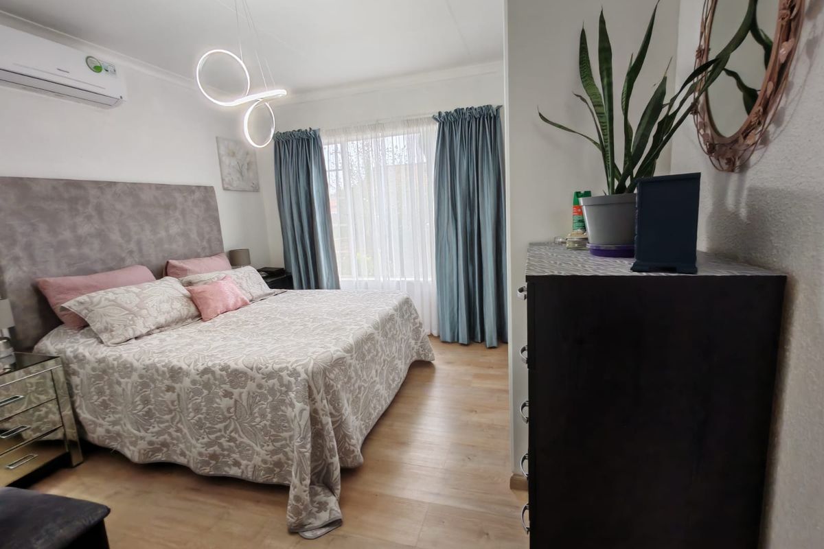 Beautiful Modern Town House for Sale in Sasolburg in sought after complex - Photo 5