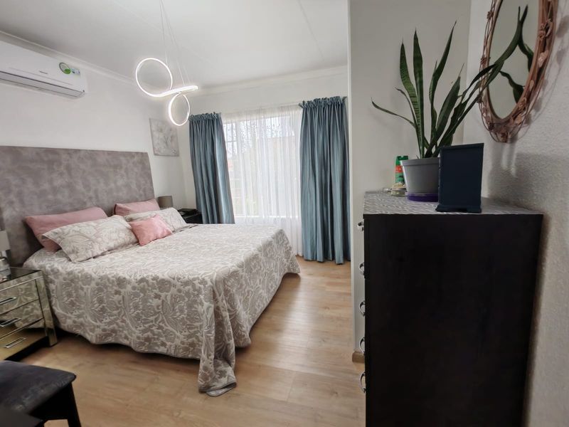 Beautiful Modern Town House for Sale in Sasolburg in sought after complex - Photo 5