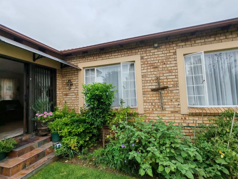 Beautiful Modern Town House for Sale in Sasolburg in sought after complex - Photo 10