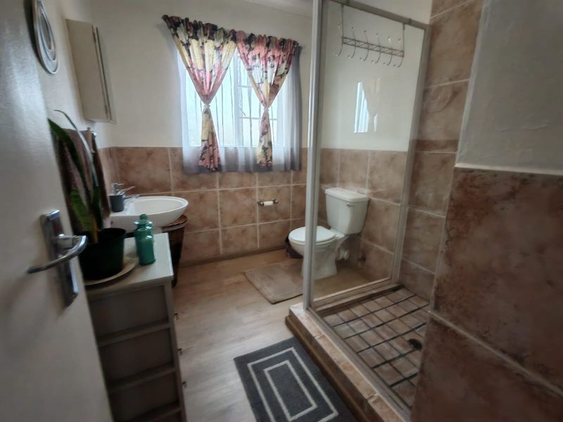 Beautiful Modern Town House for Sale in Sasolburg in sought after complex - Photo 9