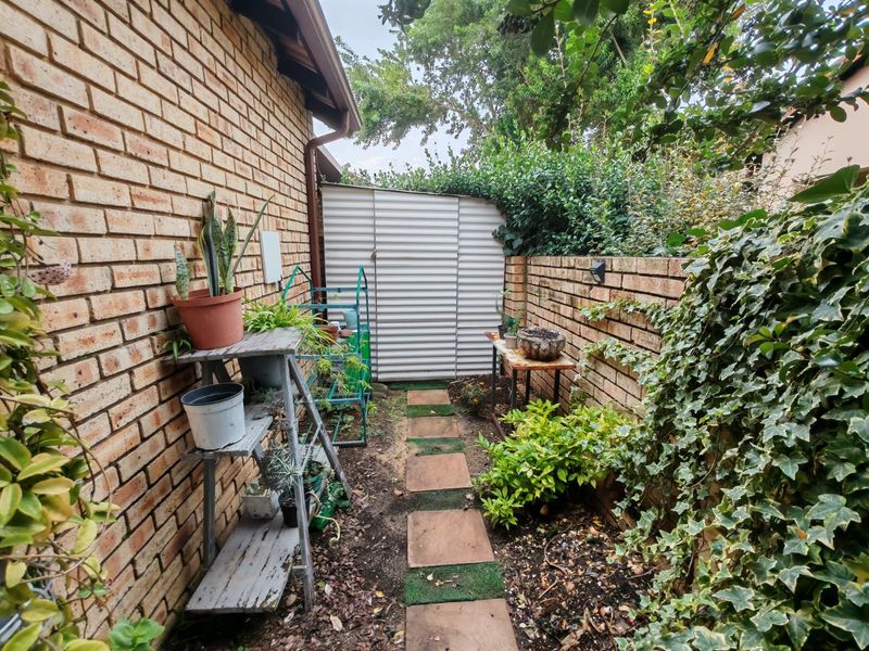 Beautiful Modern Town House for Sale in Sasolburg in sought after complex - Photo 8