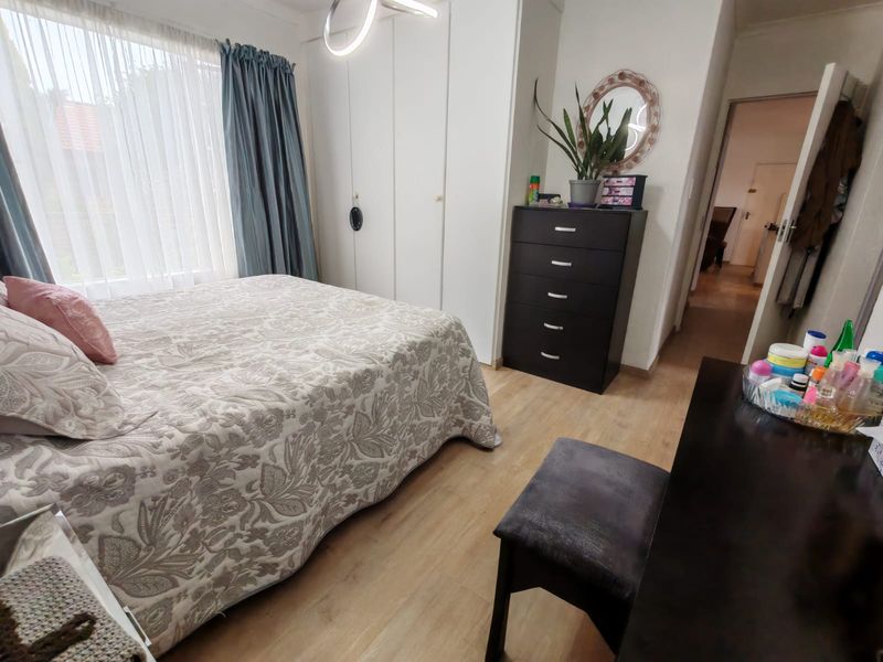 Beautiful Modern Town House for Sale in Sasolburg in sought after complex - Photo 6