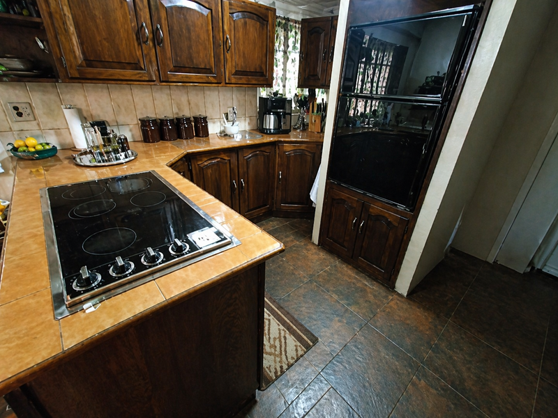 Spacious Family Home on a 2552m2 Erf in Tranquil Pretoria North - Photo 6
