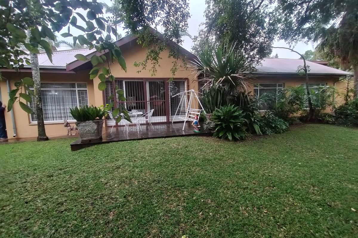 Spacious Family Home on a 2552m2 Erf in Tranquil Pretoria North - Photo 2